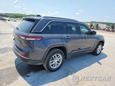 Trzecie zdjęcie samochodu z tyłu: 2025 JEEP GRAND CHEROKEE LAREDO VIN:1C4RJHAG3SC267858 - miniatura