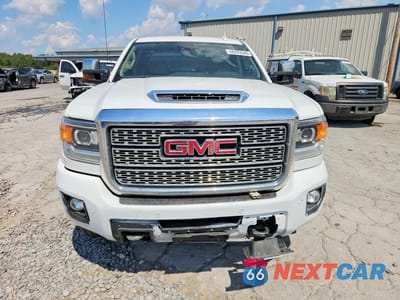 Piąte zdjęcie samochodu w środku: 2019 GMC SIERRA K3500 DENALI VIN:1GT42WEY1KF240090 - miniatura