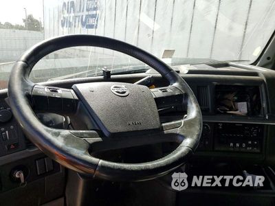Zdjęcie 8 z 13 samochodu: 2021 VOLVO VNL SEMI TRUCK VIN:4V4NC9EH3MN275018 - miniatura