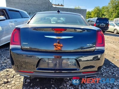 Zdjęcie 6 z 13 samochodu: 2017 CHRYSLER 300 S VIN:2C3CCAGG9HH558020 - miniatura