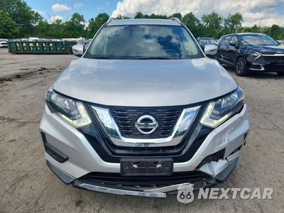 Piąte zdjęcie samochodu w środku: 2017 NISSAN ROGUE S VIN:KNMAT2MV2HP513220 - miniatura