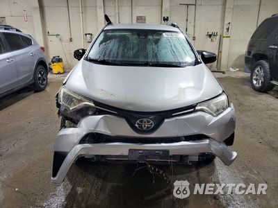 Piąte zdjęcie samochodu w środku: 2018 TOYOTA RAV4 LE VIN:JTMBFREV1JJ200574 - miniatura