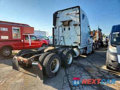 Trzecie zdjęcie samochodu z tyłu: 2012 FREIGHTLINER CASCADIA SEMI TRUCK VIN:1FUJGLBG7CLBR7775 - miniatura
