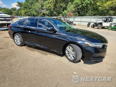 Czwarte zdjęcie samochodu z boku: 2018 HONDA ACCORD LX VIN:1HGCV1F1XJA130661 - miniatura