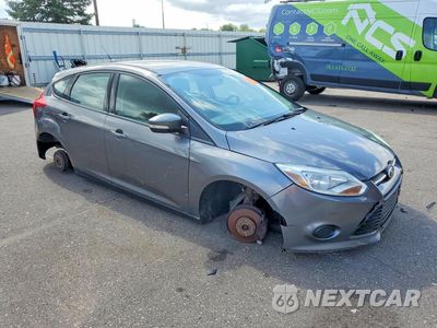 Czwarte zdjęcie samochodu z boku: 2013 FORD FOCUS SE VIN:1FADP3K29DL373755 - miniatura