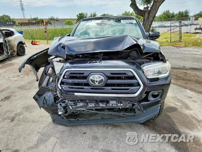 Piąte zdjęcie samochodu w środku: 2018 TOYOTA TACOMA SR5 V6 VIN:5TFAZ5CN4JX070415 - miniatura