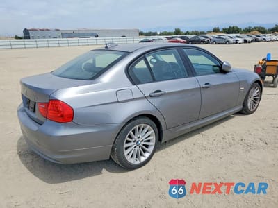 Trzecie zdjęcie samochodu z tyłu: 2011 BMW 328 XI SULEV VIN:WBAPK5C54BA810805 - miniatura