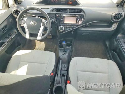Zdjęcie 8 z 13 samochodu: 2015 TOYOTA PRIUS C ONE VIN:JTDKDTB38F1577965 - miniatura