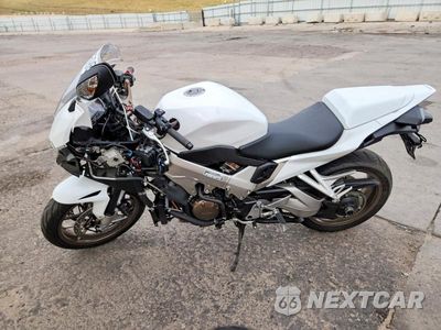 Trzecie zdjęcie samochodu z tyłu: 2015 HONDA VFR800 F VIN:JH2RC7955FK100041 - miniatura