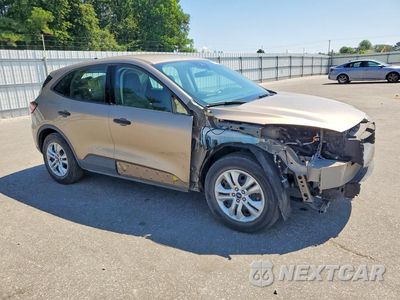 Czwarte zdjęcie samochodu z boku: 2020 FORD ESCAPE S VIN:1FMCU0F68LUC35266 - miniatura