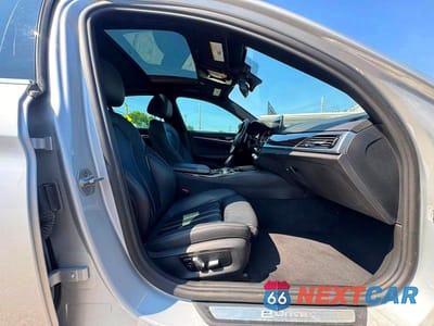 Piąte zdjęcie samochodu w środku: 2018 BMW 530XE VIN:WBAJB1C56JB084145 - miniatura