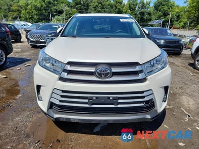 Piąte zdjęcie samochodu w środku: 2017 TOYOTA HIGHLANDER XLE VIN:5TDJZRFH9HS466157 - miniatura