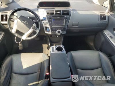 Zdjęcie 8 z 13 samochodu: 2013 TOYOTA PRIUS V FIVE VIN:JTDZN3EU7D3271440 - miniatura