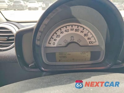 Zdjęcie 9 z 12 samochodu: 2013 SMART FORTWO PURE VIN:WMEEJ3BA2DK688749 - miniatura