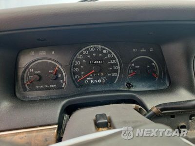 Zdjęcie 9 z 13 samochodu: 1999 FORD CROWN VICTORIA LX VIN:2FAFP74W2XX131526 - miniatura