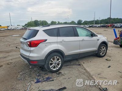 Trzecie zdjęcie samochodu z tyłu: 2019 FORD ESCAPE SEL VIN:1FMCU9H99KUB35347 - miniatura