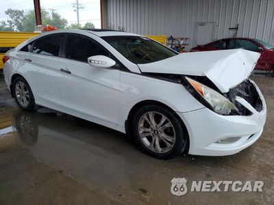 Czwarte zdjęcie samochodu z boku: 2013 HYUNDAI SONATA LIMITED VIN:5NPEC4AC6DH633348 - miniatura