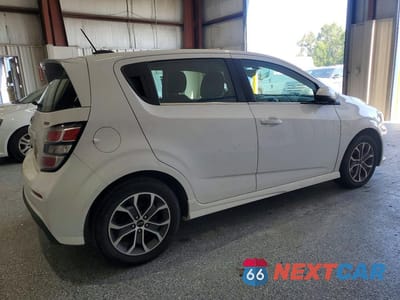 Trzecie zdjęcie samochodu z tyłu: 2019 CHEVROLET SONIC LT VIN:1G1JD6SB9K4138425 - miniatura