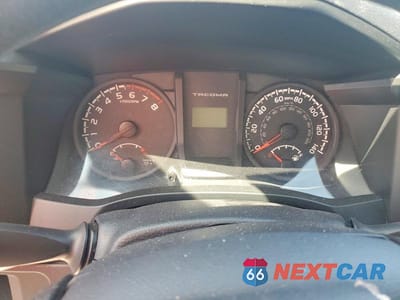Zdjęcie 9 z 12 samochodu: 2017 TOYOTA TACOMA SR VIN:5TFSX5EN3HX053557 - miniatura