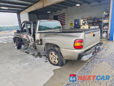 Drugie zdjęcie samochodu z przodu: 2001 CHEVROLET SILVERADO C1500 VIN:2GCEC19VX11227932 - miniatura