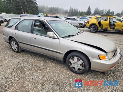 Czwarte zdjęcie samochodu z boku: 1997 HONDA ACCORD LX VIN:1HGCE1821VA000439 - miniatura