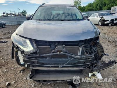 Piąte zdjęcie samochodu w środku: 2018 NISSAN ROGUE SV VIN:KNMAT2MV1JP506832 - miniatura