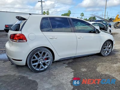 Trzecie zdjęcie samochodu z tyłu: 2013 VOLKSWAGEN GTI VIN:WVWHV7AJ8DW127943 - miniatura