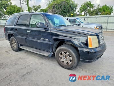 Czwarte zdjęcie samochodu z boku: 2004 CADILLAC ESCALADE LUXURY VIN:1GYEK63N14R293798 - miniatura