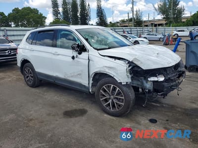 Czwarte zdjęcie samochodu z boku: 2020 VOLKSWAGEN TIGUAN SE VIN:3VV3B7AX4LM001652 - miniatura