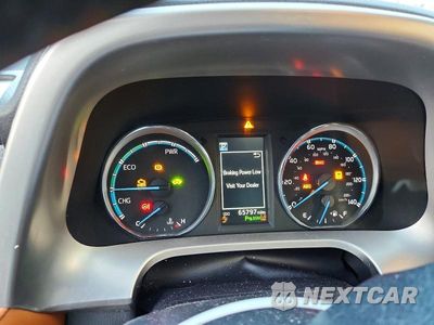 Zdjęcie 9 z 14 samochodu: 2017 TOYOTA RAV4 HV LIMITED VIN:JTMDJREV6HD080223 - miniatura
