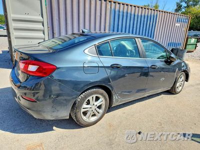 Trzecie zdjęcie samochodu z tyłu: 2017 CHEVROLET CRUZE LT VIN:1G1BE5SMXH7221379 - miniatura