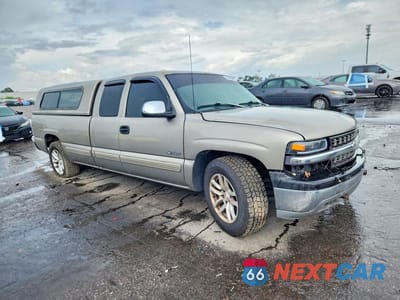 Czwarte zdjęcie samochodu z boku: 1999 CHEVROLET SILVERADO C1500 VIN:1GCEC19T3XE247770 - miniatura