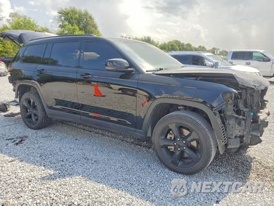 Czwarte zdjęcie samochodu z boku: 2024 JEEP GRAND CHEROKEE L LAREDO VIN:1C4RJJAG7R8509247 - miniatura