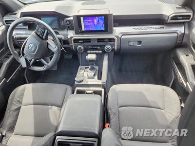 Zdjęcie 8 z 12 samochodu: 2025 TOYOTA TACOMA SR5 VIN:3TMLB5JN9SM119583 - miniatura