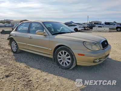 Czwarte zdjęcie samochodu z boku: 2002 HYUNDAI SONATA GLS VIN:KMHWF35H62A702132 - miniatura