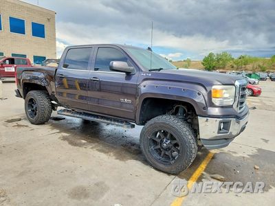 Czwarte zdjęcie samochodu z boku: 2015 GMC SIERRA K1500 SLE VIN:3GTU2UECXFG507725 - miniatura