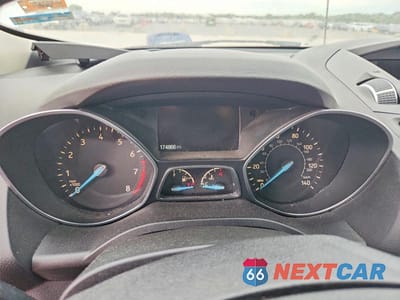 Zdjęcie 9 z 13 samochodu: 2018 FORD ESCAPE SE VIN:1FMCU9GD4JUB36295 - miniatura