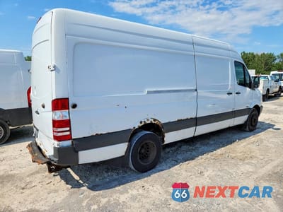 Trzecie zdjęcie samochodu z tyłu: 2013 MERCEDES-BENZ SPRINTER 3500 DELIVERY VAN VIN:WD3PF1CC9D5754221 - miniatura