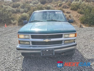 Piąte zdjęcie samochodu w środku: 1997 CHEVROLET SUBURBAN K1500 VIN:3GNFK16R8VG117402 - miniatura