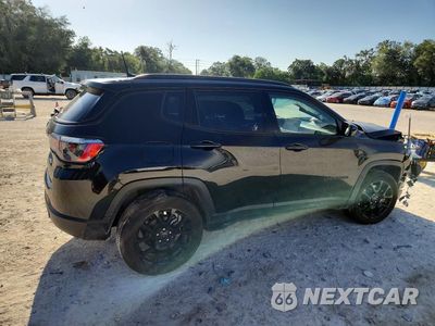 Trzecie zdjęcie samochodu z tyłu: 2025 JEEP COMPASS LATITUDE VIN:3C4NJDBN7ST570800 - miniatura