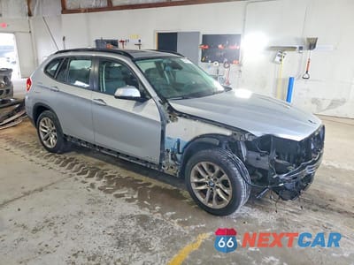 Czwarte zdjęcie samochodu z boku: 2015 BMW X1 XDRIVE28I VIN:WBAVL1C52FVY35066 - miniatura