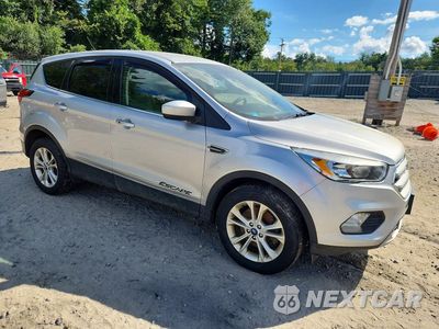 Czwarte zdjęcie samochodu z boku: 2019 FORD ESCAPE SE VIN:1FMCU9GD0KUB83924 - miniatura