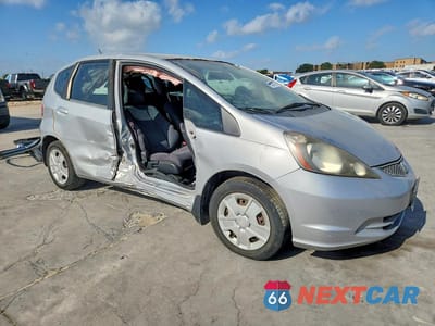 Czwarte zdjęcie samochodu z boku: 2012 HONDA FIT VIN:JHMGE8H3XCC040813 - miniatura
