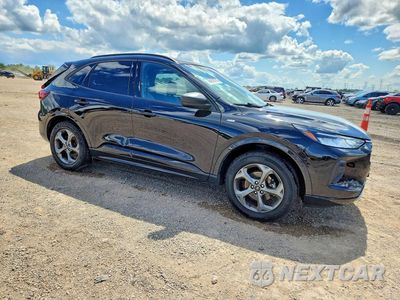 Czwarte zdjęcie samochodu z boku: 2023 FORD ESCAPE ST LINE VIN:1FMCU9MN0PUA23742 - miniatura