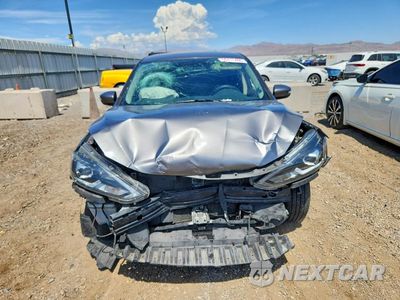 Piąte zdjęcie samochodu w środku: 2018 NISSAN SENTRA SR VIN:3N1AB7AP5JY332884 - miniatura