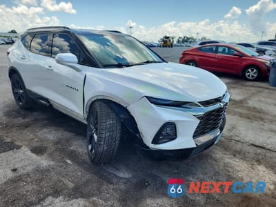Czwarte zdjęcie samochodu z boku: 2022 CHEVROLET BLAZER RS VIN:3GNKBERSXNS237364 - miniatura