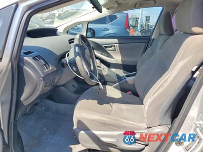 Zdjęcie 7 z 13 samochodu: 2015 TOYOTA PRIUS TWO VIN:JTDKN3DU9F1968142 - miniatura