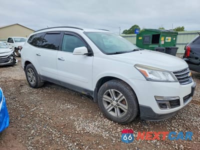 Czwarte zdjęcie samochodu z boku: 2017 CHEVROLET TRAVERSE LT VIN:1GNKVGKD1HJ292063 - miniatura
