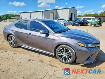 Czwarte zdjęcie samochodu z boku: 2018 TOYOTA CAMRY SE VIN:4T1B11HK4JU590484 - miniatura