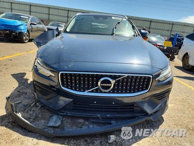 Piąte zdjęcie samochodu w środku: 2020 VOLVO V60 CROSS COUNTRY T5 MOMENTUM VIN:YV4102WK3L1047883 - miniatura